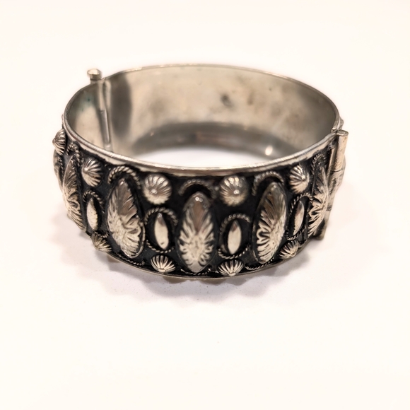 Vintage Jewelry - Vintage Italy Alpacca Silver Engraved Boho Leaf Festival Bangle Bracelet Rare